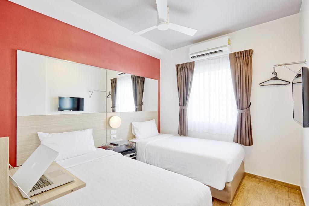 Двухместный (Стандартный двухместный номер с 2 отдельными кроватями) отеля Red Planet Asoke, Бангкок