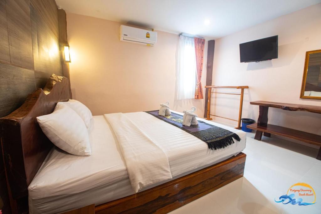 Двухместный (Стандартный двухместный номер с 1 кроватью) курортного отеля Naiyang Discovery Beach Resort, Пхукет