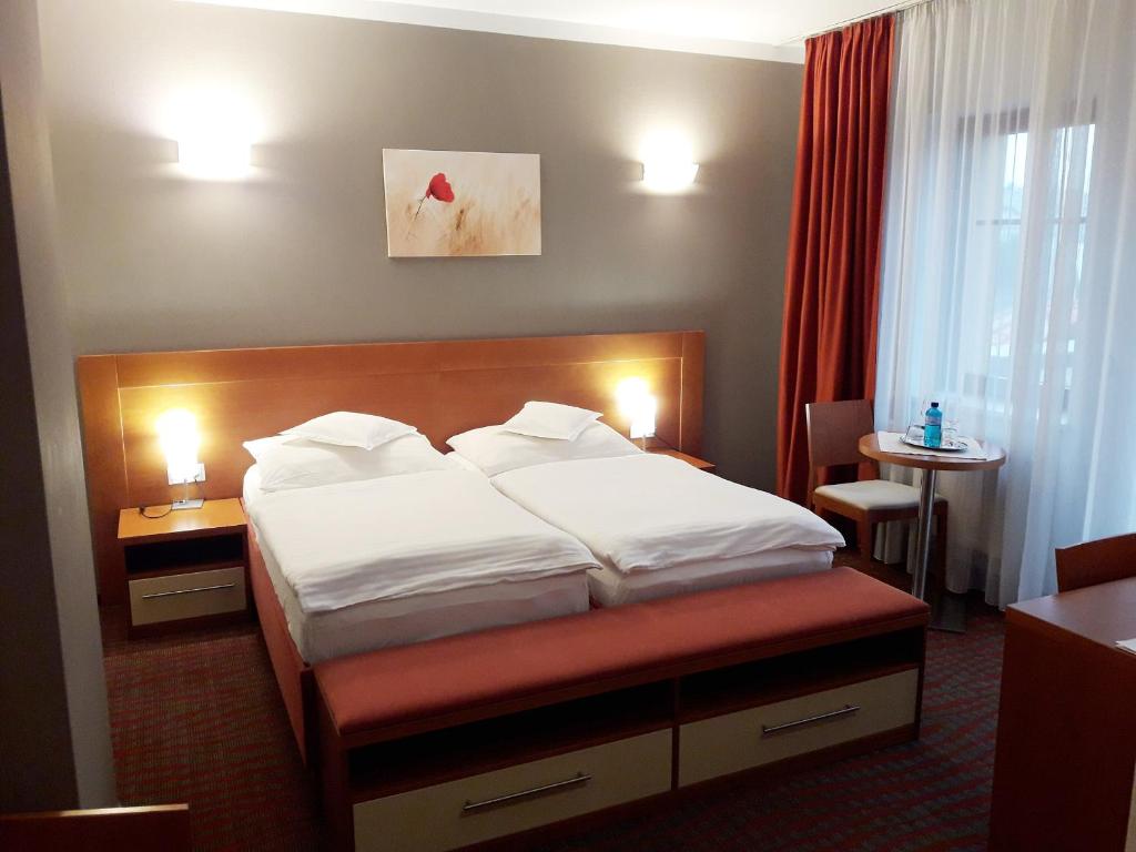Двухместный (Стандартный двухместный номер с 1 кроватью или 2 отдельными кроватями) отеля Katharein, Опава
