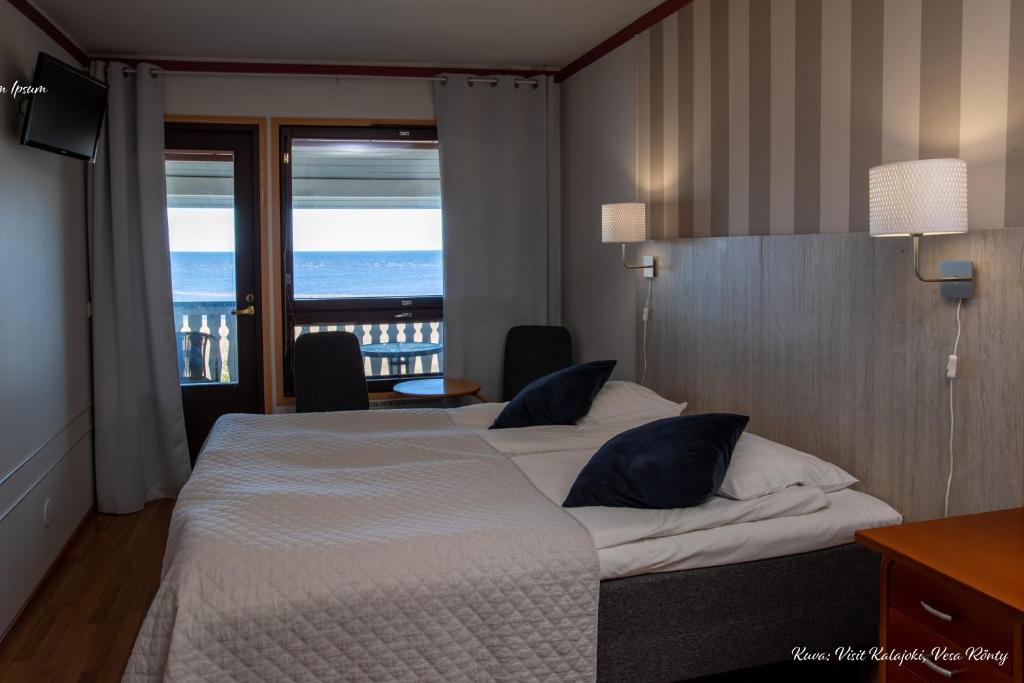 Двухместный (Стандартный двухместный номер с 2 отдельными кроватями и видом на море) отеля Hotel Lokkilinna, Калайоки