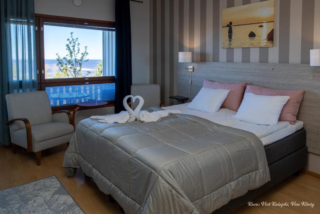 Двухместный (Улучшенный двухместный номер с 2 отдельными кроватями и видом на море) отеля Hotel Lokkilinna, Калайоки
