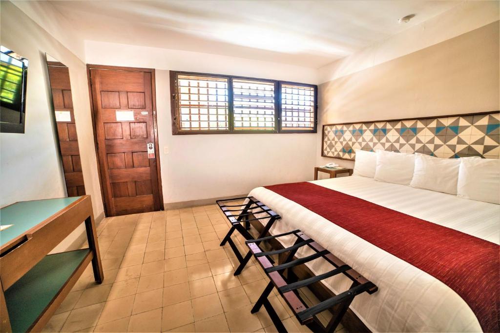 Двухместный (Улучшенный номер с кроватью размера «king-size») отеля Hotel Caribe Merida Yucatan, Мерида