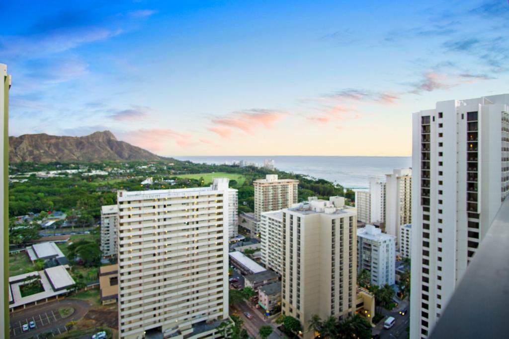 Сьюит (Люкс с видом на море), Waikiki Banyan by Darmic