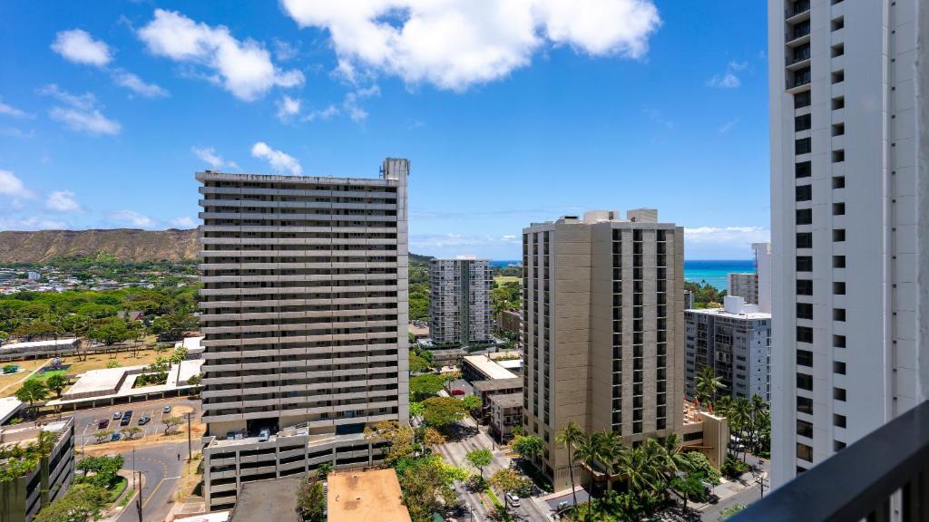 Сьюит (Люкс с кроватью размера «queen-size» и видом на море), Waikiki Banyan by Darmic