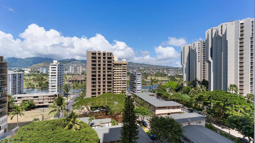 Сьюит (Люкс с видом на горы), Waikiki Banyan by Darmic