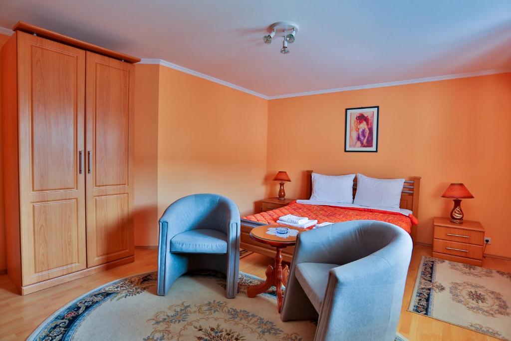 Двухместный (Двухместный номер с 1 кроватью или 2 отдельными кроватями и собственной ванной комнатой) семейного отеля Guest House Mali Hotel, Суботица