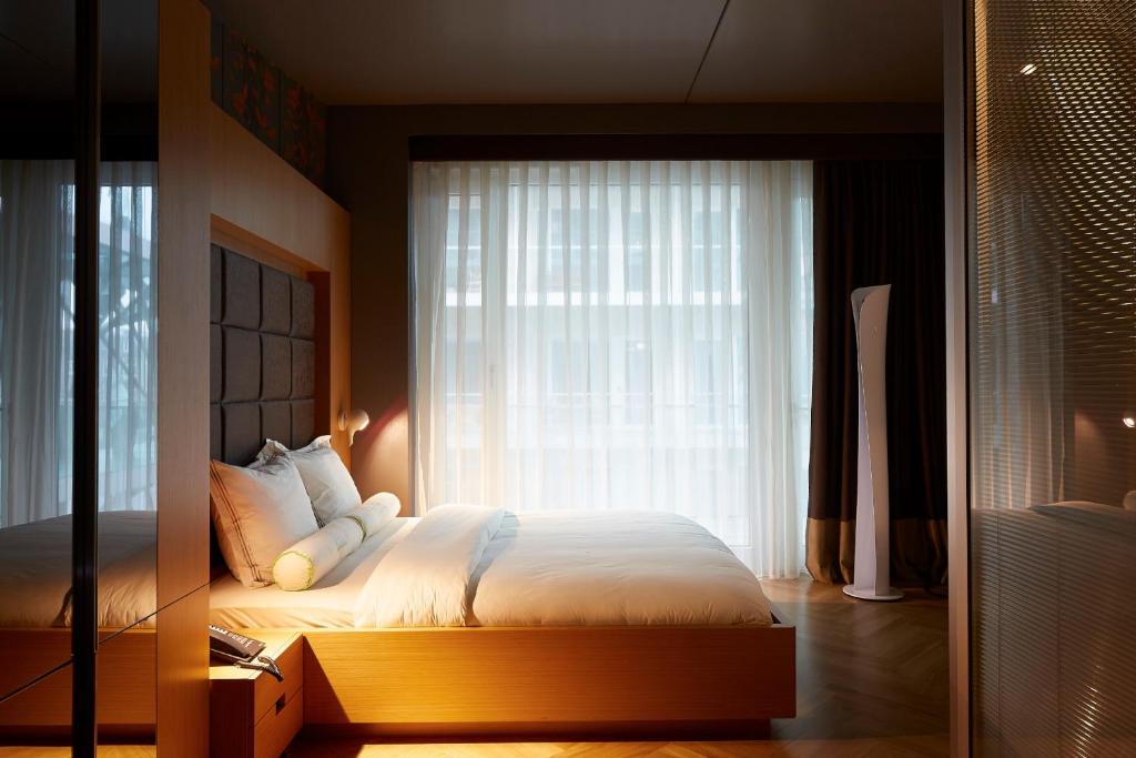 Двухместный (Двухместный номер Делюкс с 1 кроватью) отеля Amadi Park Hotel, Амстердам