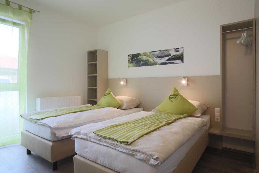 Двухместный (Стандартный двухместный номер с 2 отдельными кроватями) мотеля Smart Motel, Гарс-ам-Камп