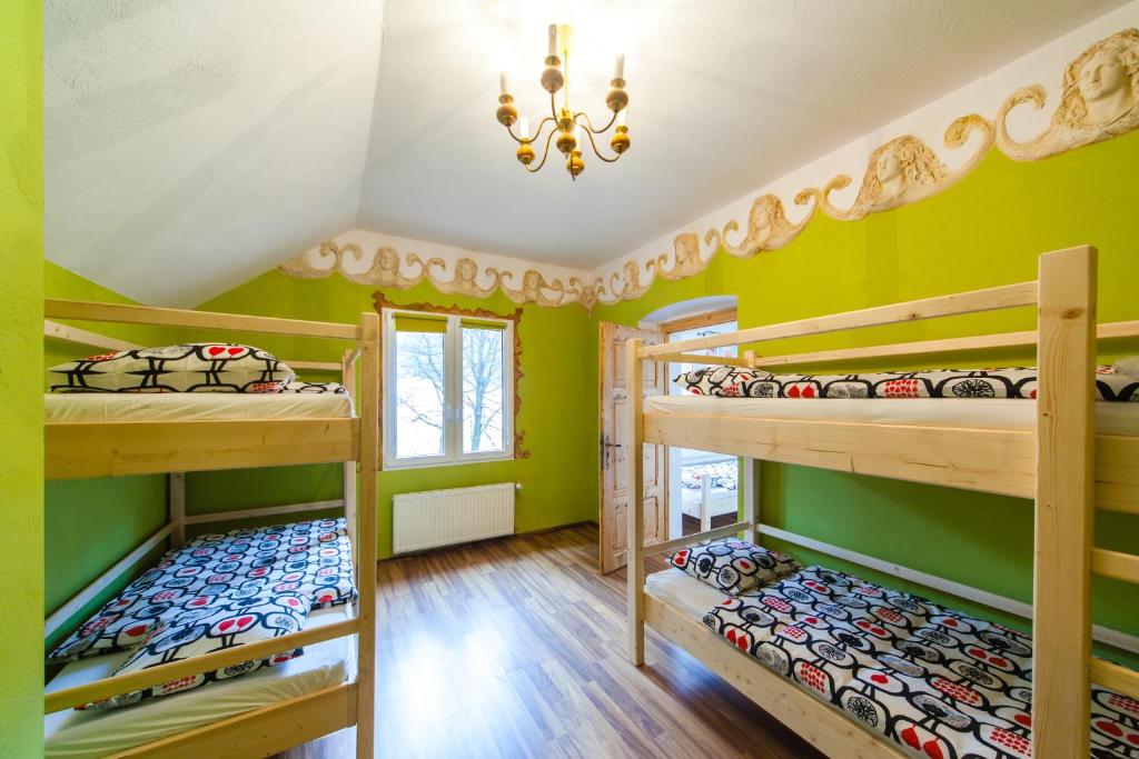 Номер (Кровать в общем номере с 6 кроватями и общей ванной комнатой) хостела Hostel Krokus, Карпач