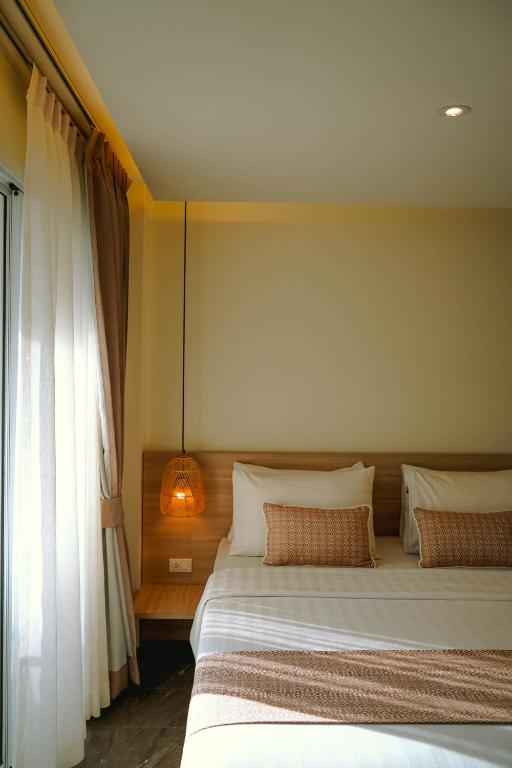 Двухместный («Простой Тайский» двухместный номер с 1 кроватью и балконом) отеля V.J. Searenity Koh Chang, Ко Чанг