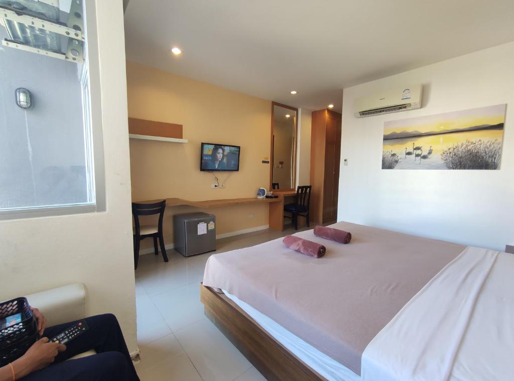 Двухместный (Улучшенный двухместный номер с 1 кроватью или 2 отдельными кроватями) хостела Baan Ketkeaw Guest House 1, Пхукет