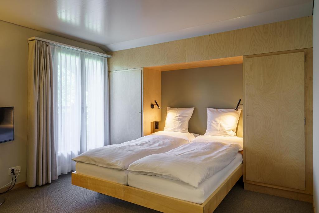 Двухместный (Номер с кроватью размера «queen-size» и балконом) отеля Alpenruhe Kulm, Венген