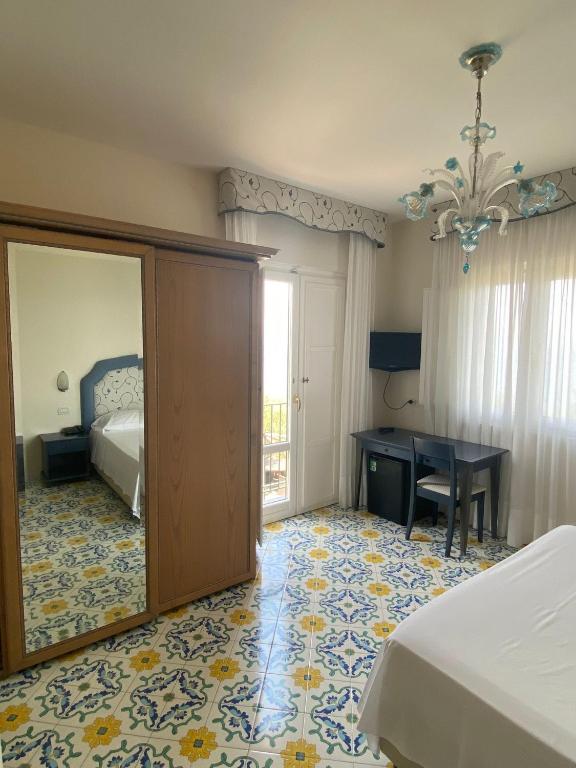Двухместный (Двухместный номер с 1 кроватью или 2 отдельными кроватями) отеля Hotel La Badia, Сорренто