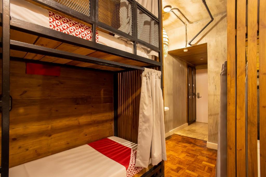Номер (Спальное место на двухъярусной кровати в общем номере для мужчин и женщин) отеля Connector Hostel, Манила