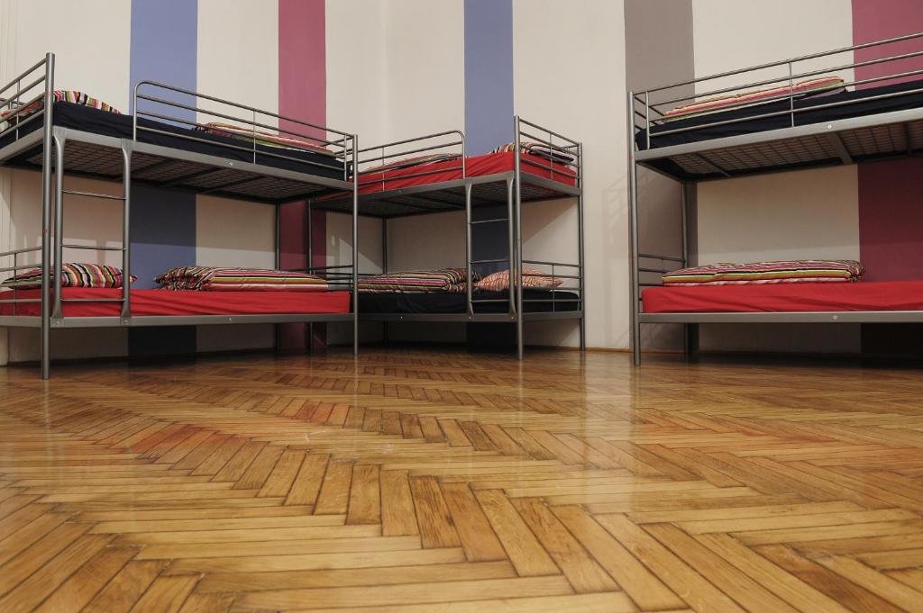 Номер (Кровать в общем 4-местном номере для мужчин и женщин) хостела Westend Hostel, Будапешт