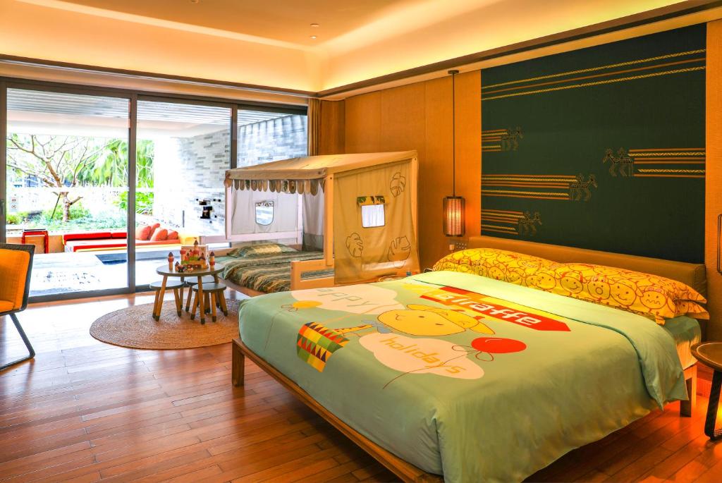 Двухместный (1 King Classic Kids Theme Lounge Access) курортного отеля InterContinental Sanya Resort, Санья