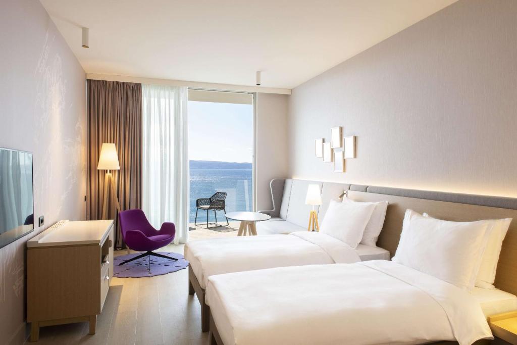 Двухместный (Номер «Премиум» с балконом и видом на море) отеля Radisson Blu Resort, Split, Сплит