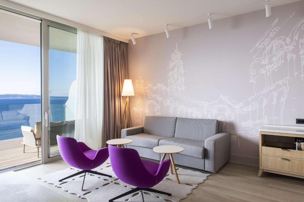 Сьюит (Люкс «Премиум» с террасой и видом на море) отеля Radisson Blu Resort, Split, Сплит