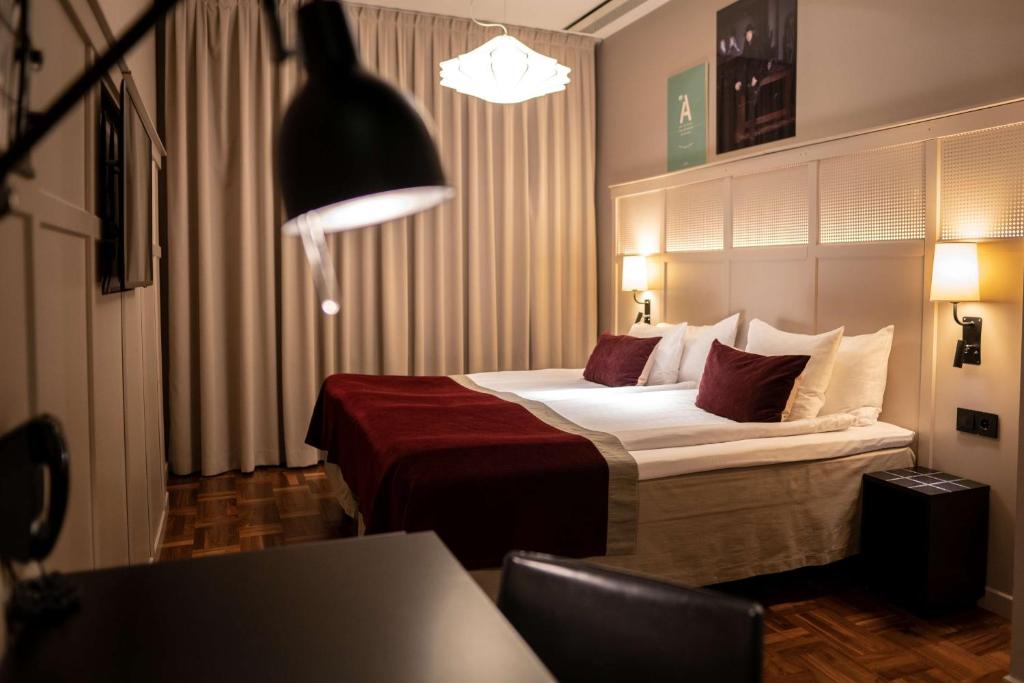 Двухместный (Двухместный номер с 2 отдельными кроватями (без окна)) отеля Grand Central by Scandic, Стокгольм
