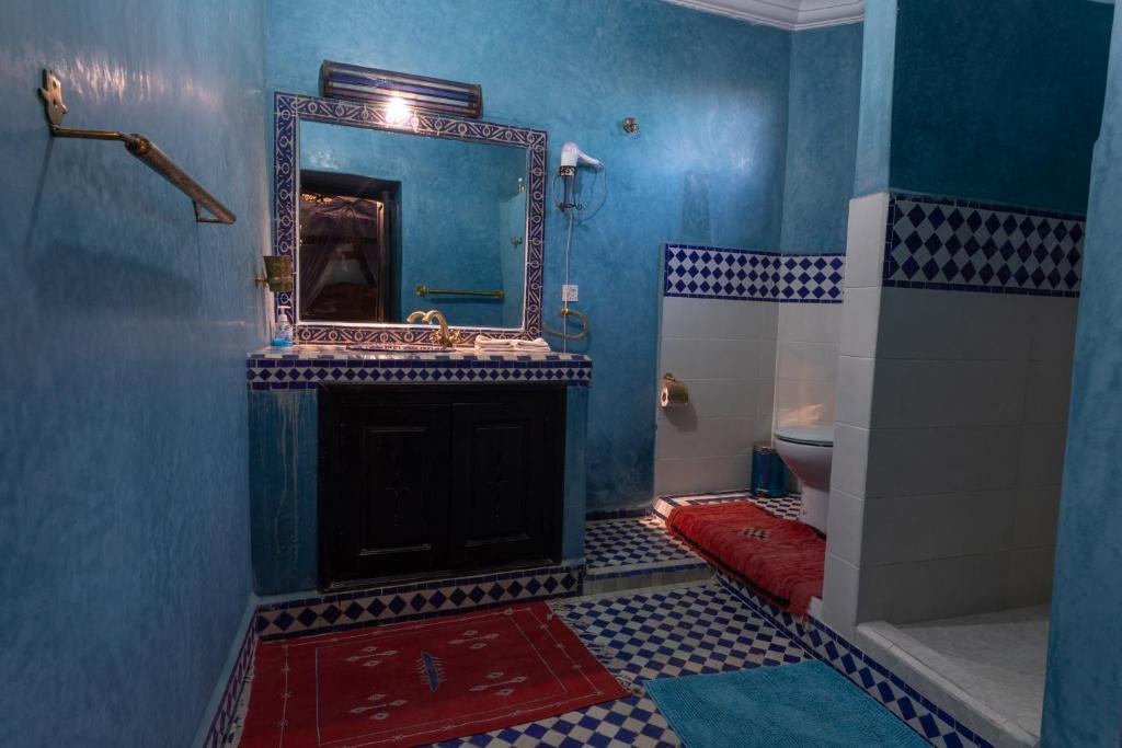 Двухместный (Kobba Zarga - Синий номер), Riad Losra