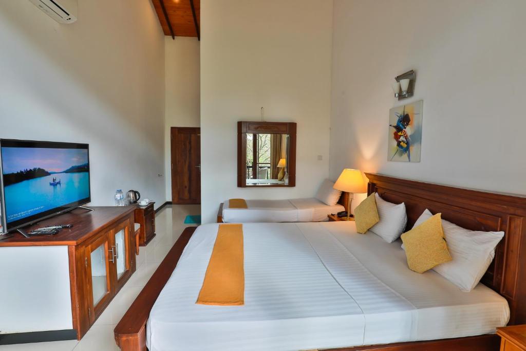 Двухместный (Двухместный номер Делюкс с 1 кроватью) отеля Grand Kalundawa Waterfront Resort, Дамбулла