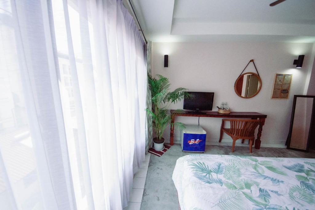 Двухместный (Улучшенный двухместный номер с 1 кроватью) гостевого дома Rendez Vous, Пхукет