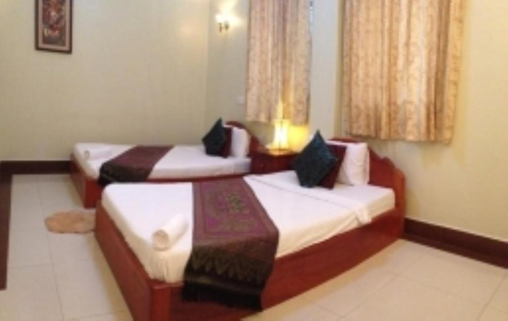 Двухместный (Улучшенный двухместный номер с 2 отдельными кроватями) отеля Golden Noura Villa-Pub & Restaurant, Пномпень