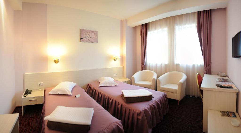 Двухместный (Стандартный двухместный номер с 2 отдельными кроватями и доступом в спа-центр) отеля Hotel Nevis Wellness & SPA, Орадя
