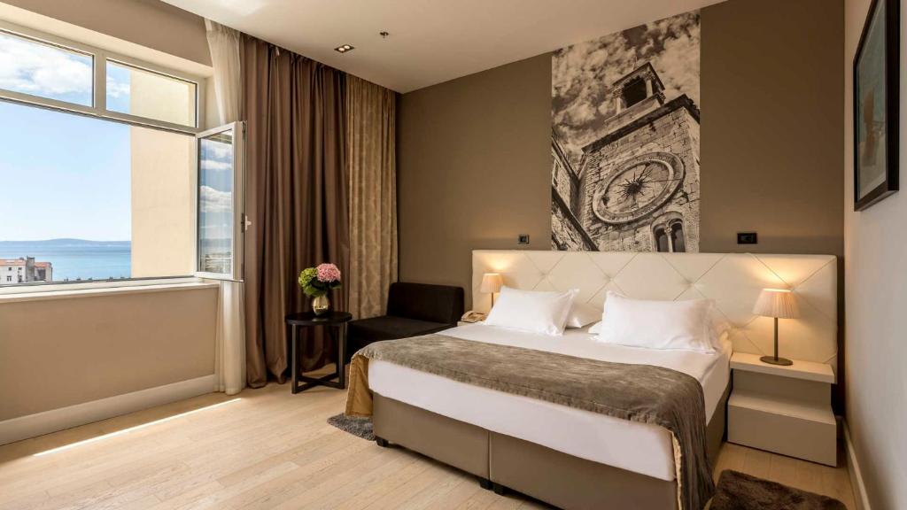 Двухместный (Двухместный номер Делюкс с 1 кроватью или 2 отдельными кроватями и видом на море) отеля Cornaro Hotel, Сплит