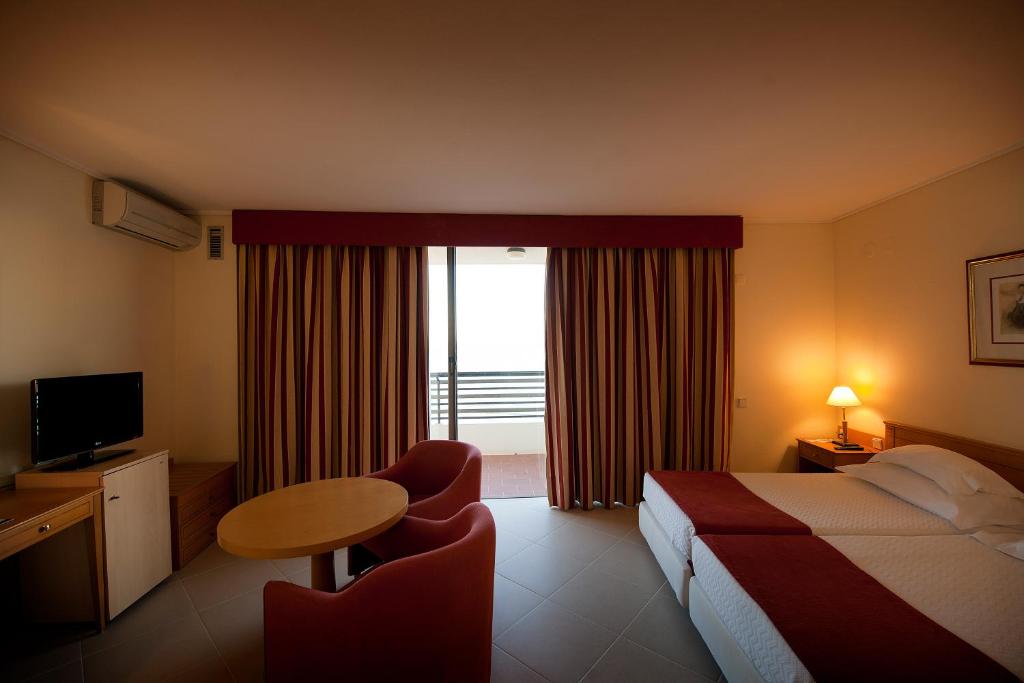Двухместный (Стандартный двухместный номер с 2 отдельными кроватями и видом на море) отеля Vila Gale Ampalius, Виламура