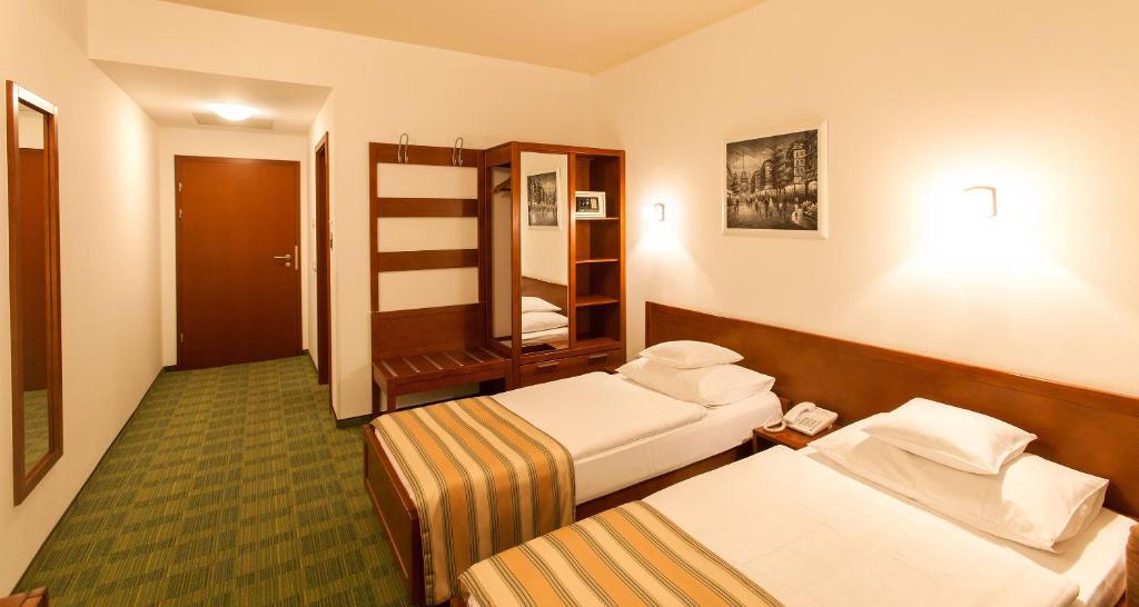 Двухместный (Двухместный номер «Комфорт» с 2 отдельными кроватями) отеля Best Western Hotel Stella, Загреб