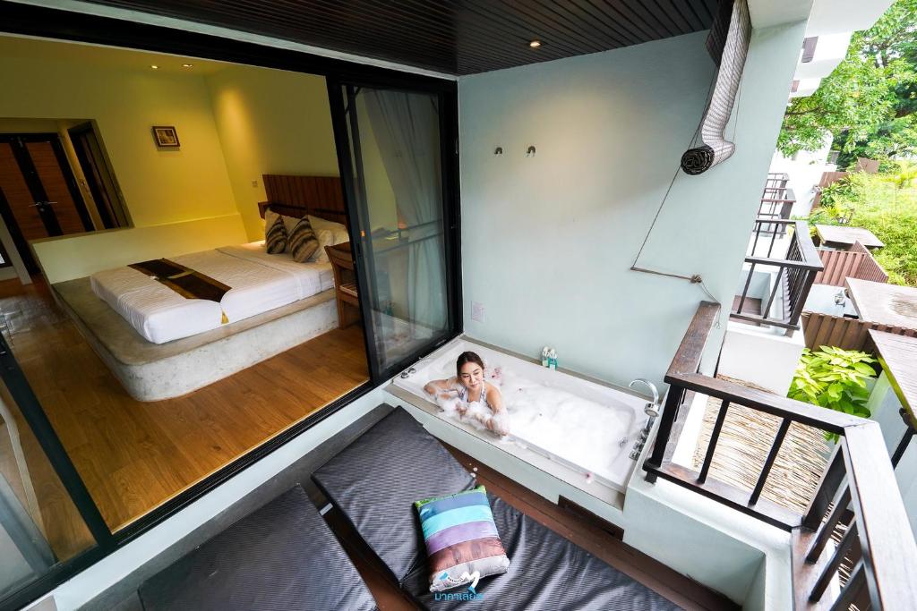 Двухместный (Двухместный номер Делюкс с 1 кроватью или 2 отдельными кроватями и гидромассажной ванной) курортного отеля Mimosa Resort & Spa, Самуи