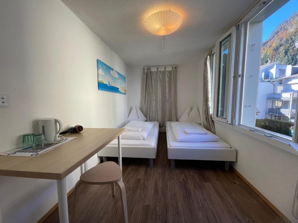 Двухместный (Двухместный номер с 1 кроватью и общей ванной комнатой) отеля Interlaken Linda Guest House, Интерлакен