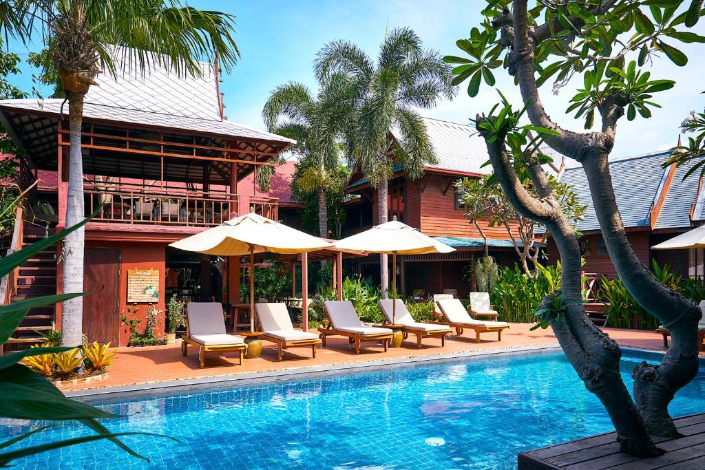 Вилла (Вилла - У бассейна) курортного отеля Ruenkanok Thaihouse Resort, Хуахин