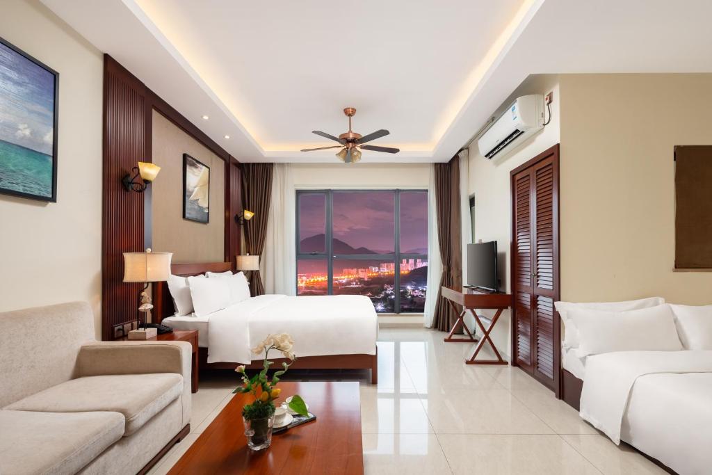 Двухместный (Двухместный номер с 1 кроватью или 2 отдельными кроватями, а также балконом) отеля Paxton Vacances Hotel & Resorts Sanya, Санья