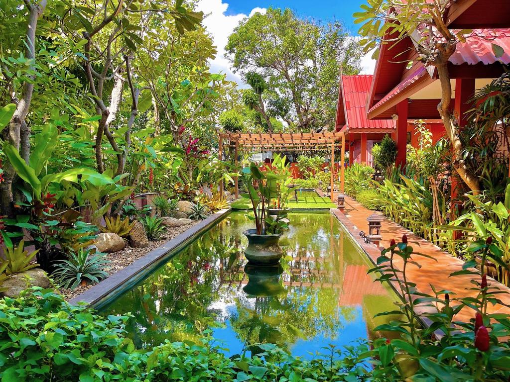 Вилла (Вилла с видом на пруд) курортного отеля Ruenkanok Thaihouse Resort, Хуахин