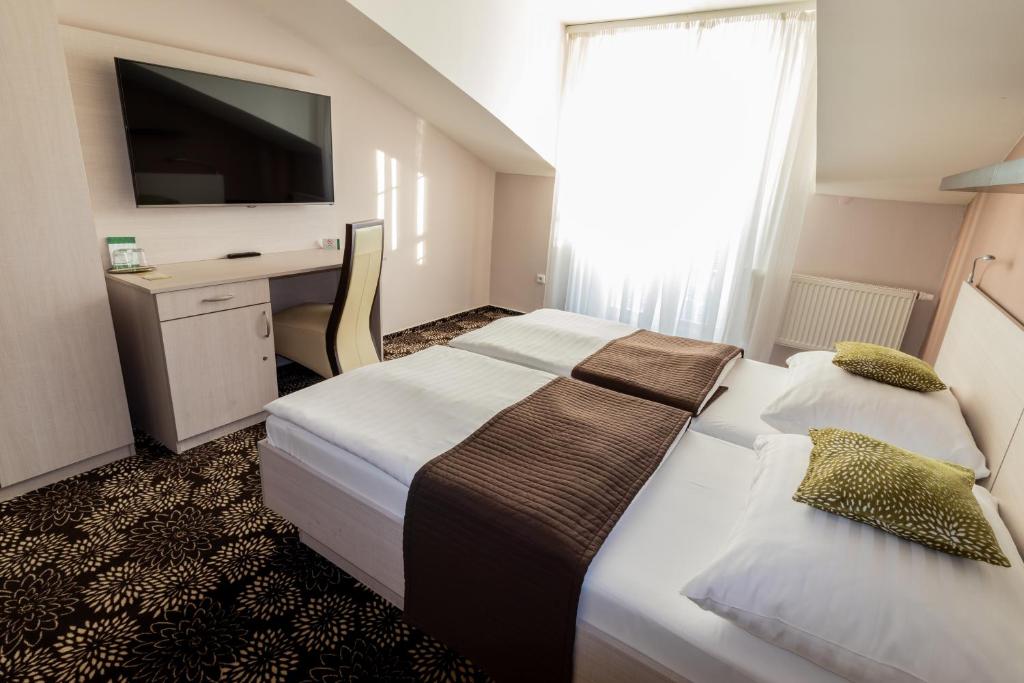Двухместный (Двухместный номер с 1 кроватью или 2 отдельными кроватями - В дополнительном здании) отеля Plzen, Пльзень