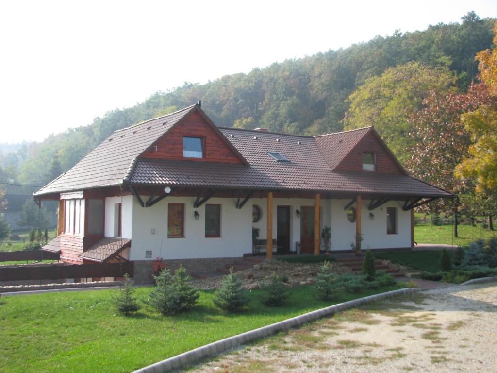 Апартаменты (Апартаменты), Zöldvár villa