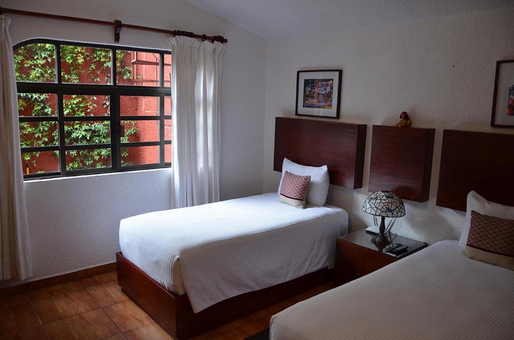 Двухместный (Стандартный двухместный номер с 2 отдельными кроватями и общей ванной комнатой) отеля La Casita de Coyoacán, Мехико