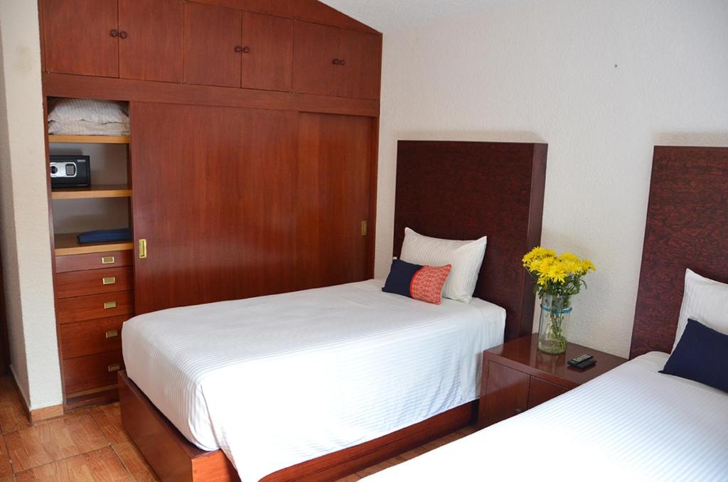 Двухместный (Двухместный номер с 2 отдельными кроватями и общей ванной комнатой) отеля La Casita de Coyoacán, Мехико