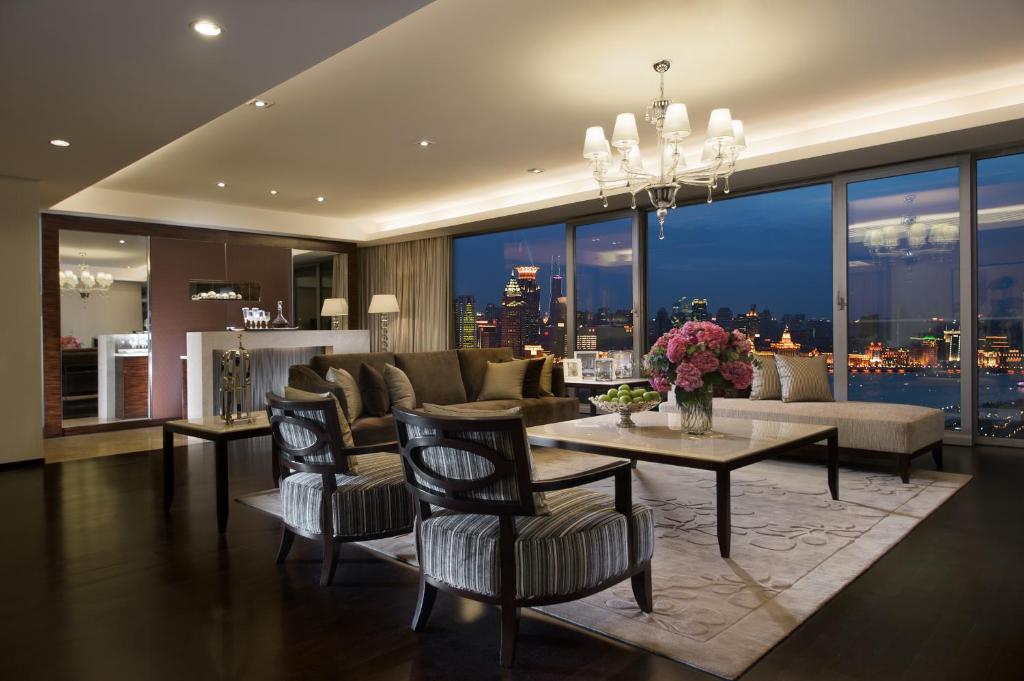 Сьюит (Представительский люкс с 3 спальнями) апарт-отеля Fraser Suites Top Glory Shanghai, Шанхай