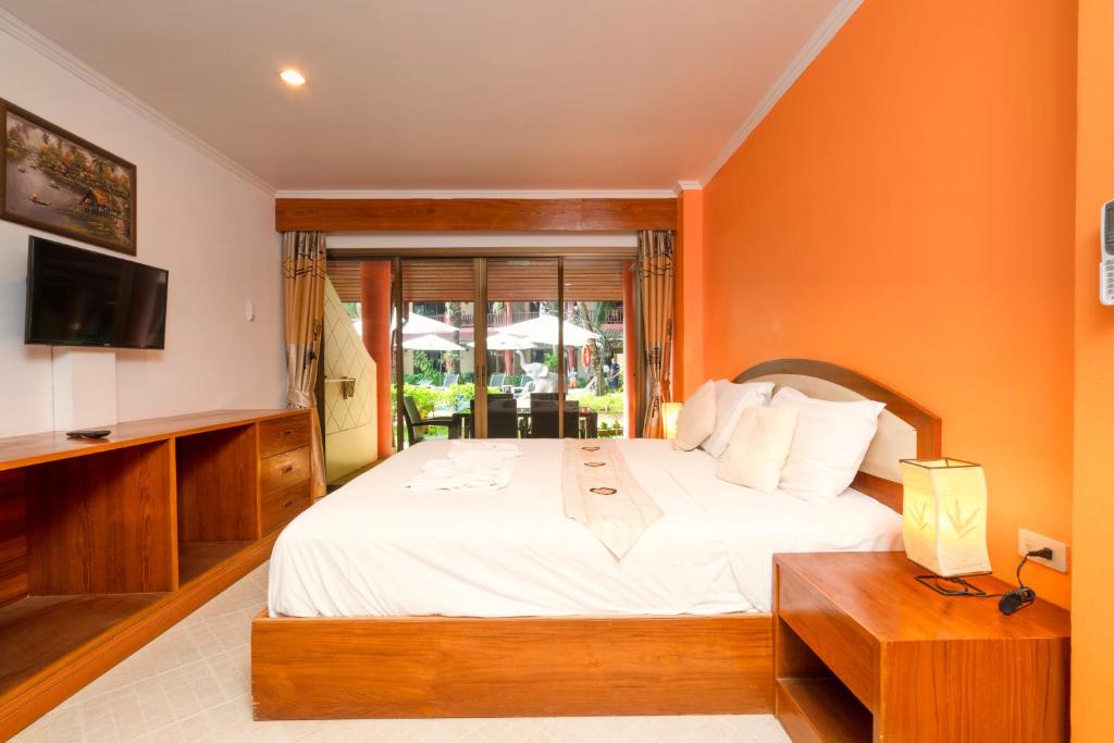 Сьюит (Люкс с 2 спальнями и доступом к бассейну) отеля Sai Rougn Residence, Пхукет