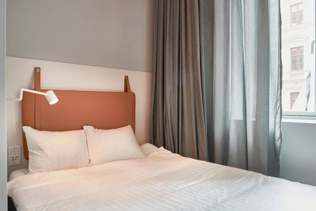 Двухместный (Небольшой двухместный номер с 1 кроватью (140 см)) отеля Moment Hotels, Мальме
