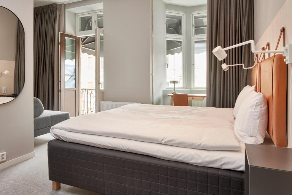 Двухместный (Улучшенный двухместный номер с 1 кроватью) отеля Moment Hotels, Мальме
