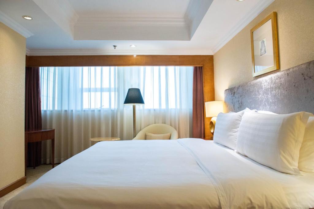 Трехместный (Номер «Премиум» с кроватью размера «king-size») отеля Crowne Plaza Qingdao, Циндао