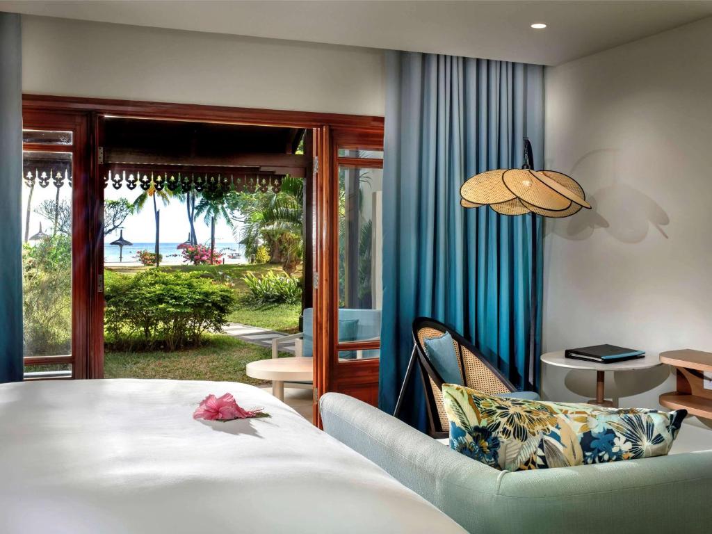 Двухместный (Номер Делюкс с кроватью размера «king-size», террасой и видом на океан) отеля Sofitel L'Imperial Resort and Spa, Флик-эн-Флак