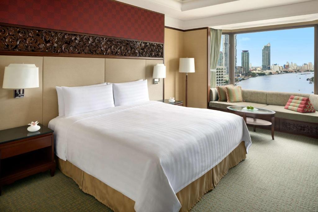 Двухместный (Номер Делюкс с кроватью размера «king-size» и видом на реку) отеля Shangri-La, Бангкок