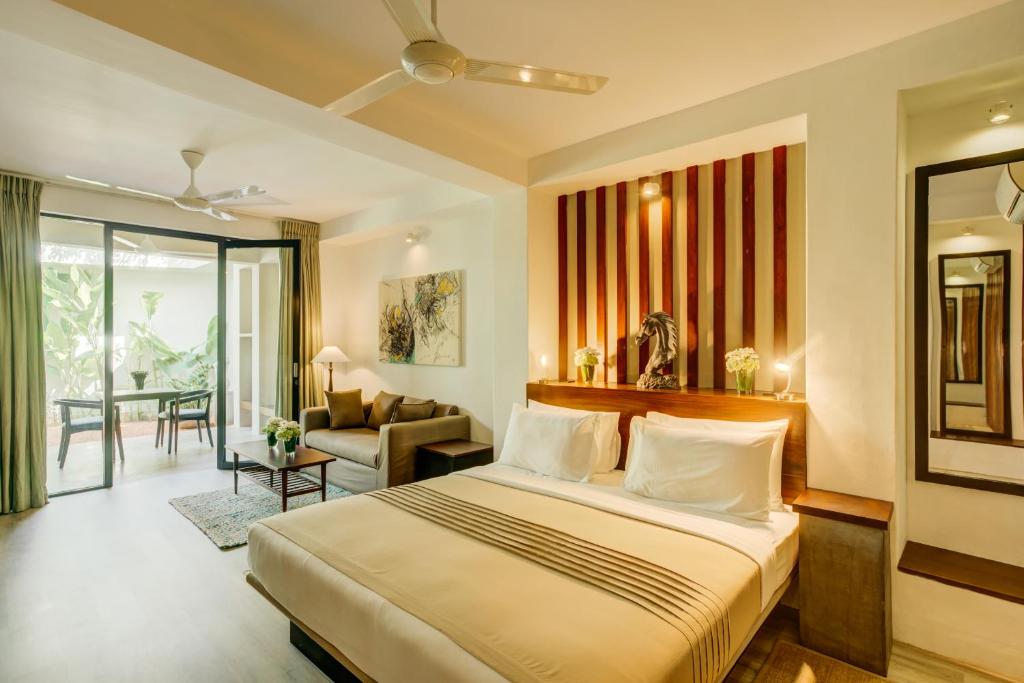 Двухместный (Улучшенный люкс с видом на сад) отеля Taru Villas - Lake Lodge, Коломбо
