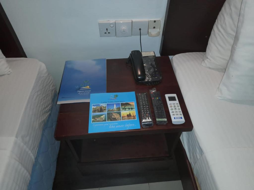 Трехместный (Трехместный номер Делюкс) курортного отеля Pigeon Island Beach Resort, Нилавели