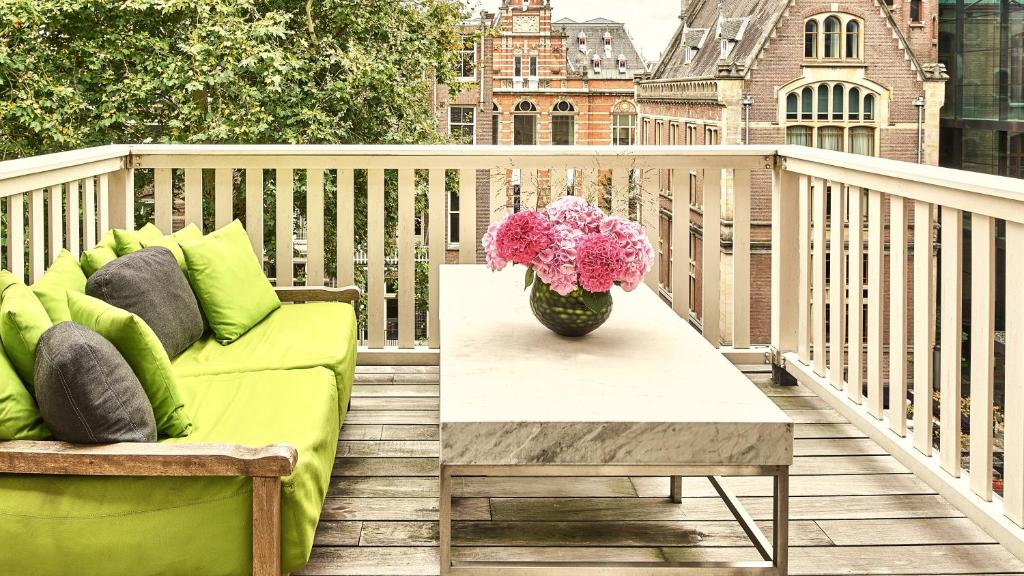 Сьюит (Люкс с балконом) отеля Conservatorium Hotel - The Leading Hotels of the World, Амстердам